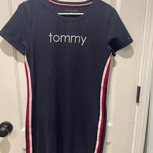 Tommy Hilfiger Navy Tee with Red and White Accents size small

004